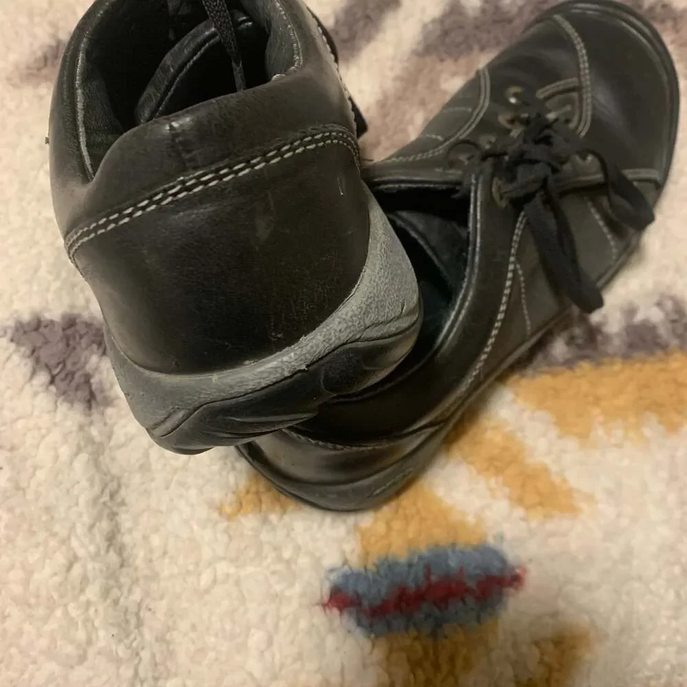 Keen Black Leather Walking Shoes, Size 8.5W- Contrast Stitching